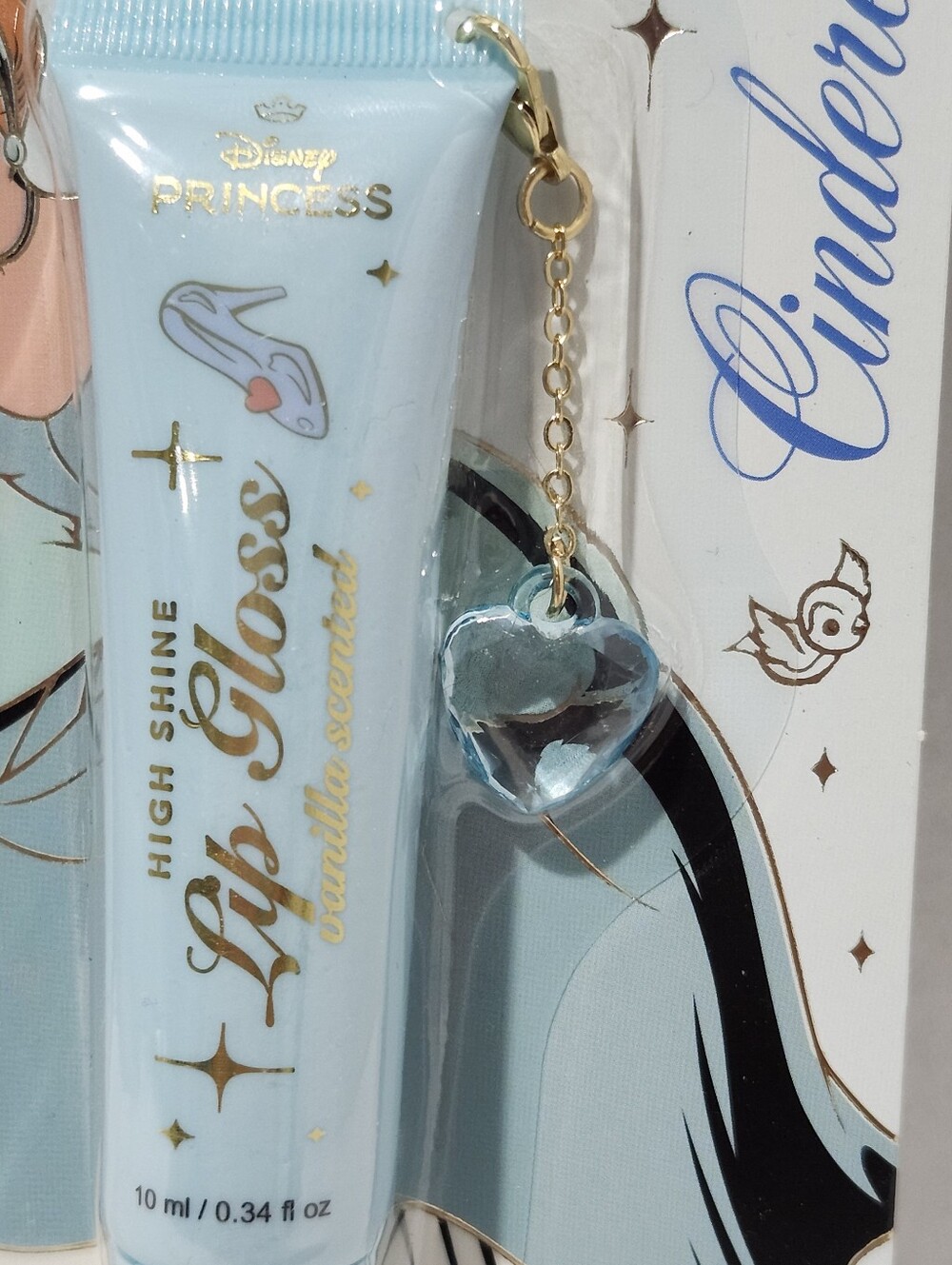 Disney Princess Cinderella Bath & Lip Care Bundle - Picture 12 of 13